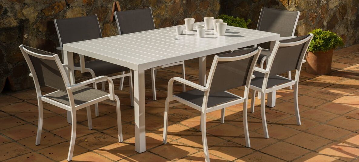 photo of garden table and chairs set in Marbella