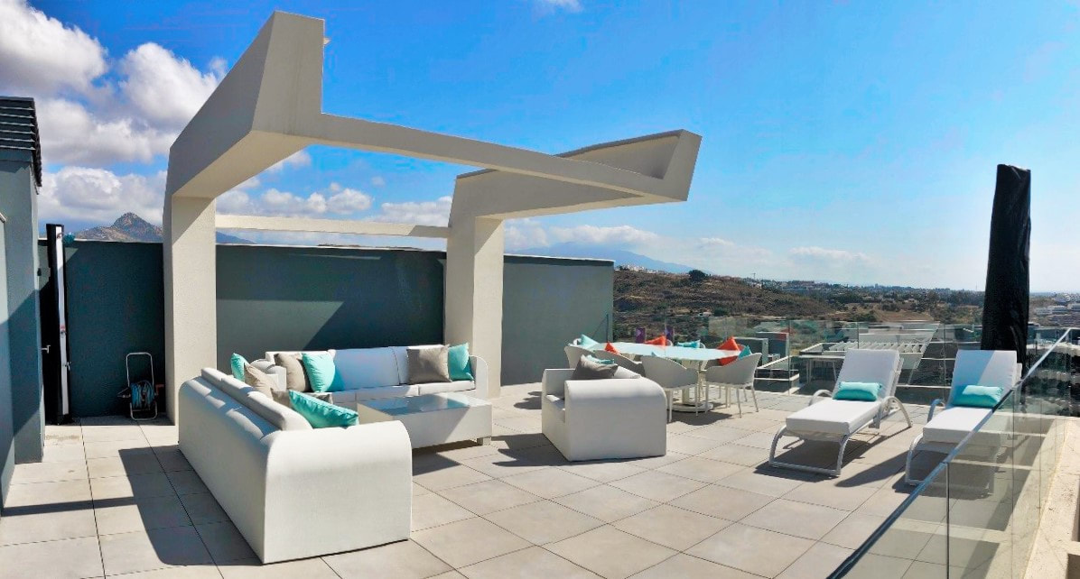 Grand terrace in a penthouse in Marbella